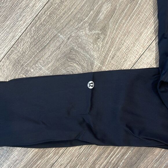 Lululemon Size 6 multi pocket reflective dot workout pants - Picture 6 of 6